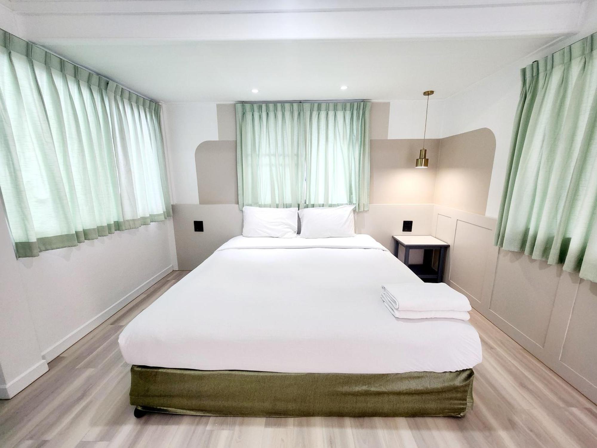 Seatel Phuket, Patong Beach Екстериор снимка