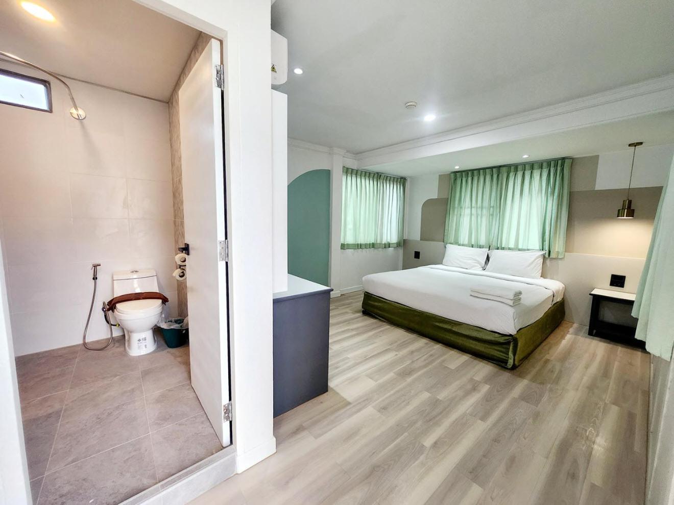 Seatel Phuket, Patong Beach Екстериор снимка