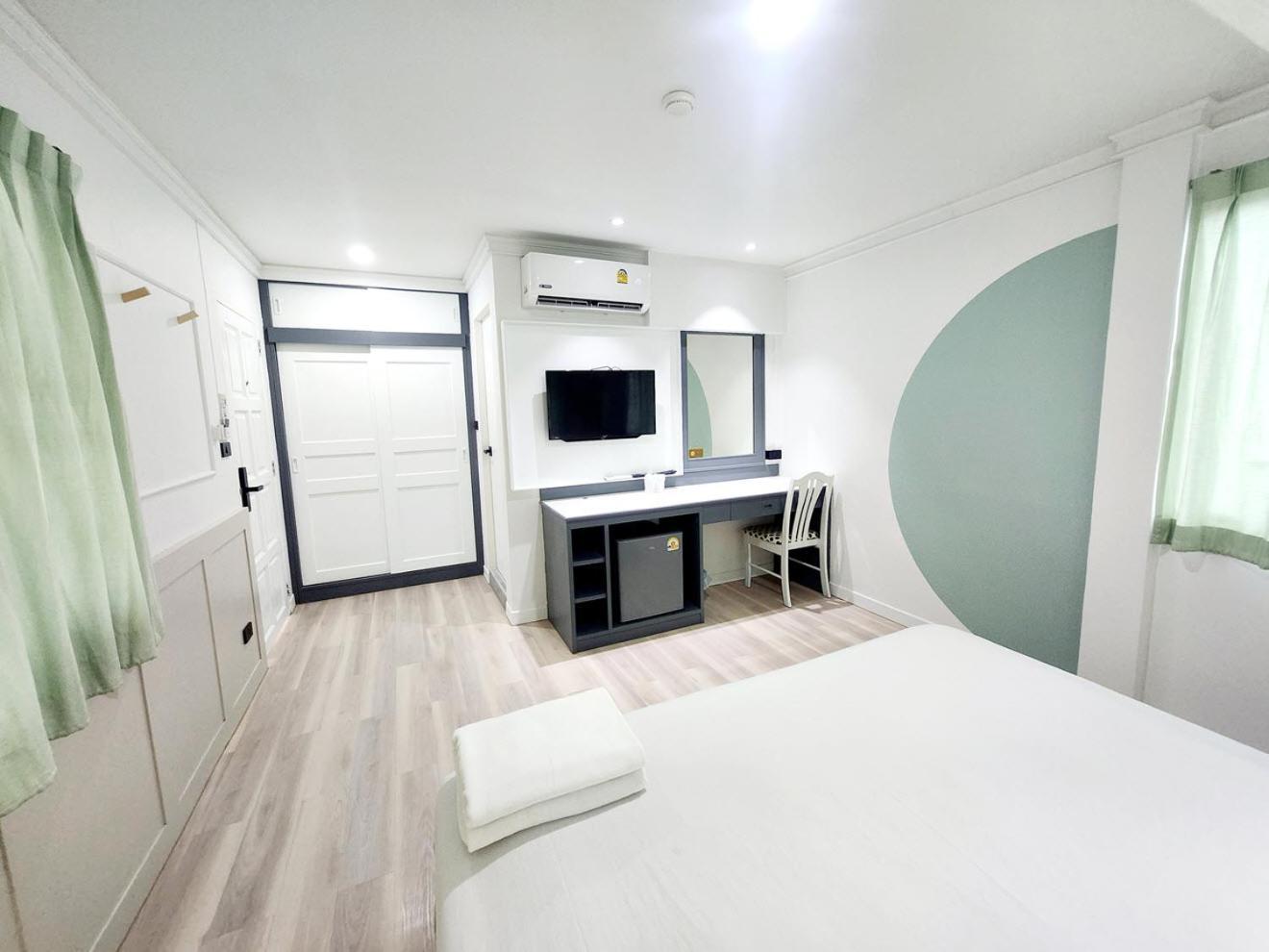 Seatel Phuket, Patong Beach Екстериор снимка
