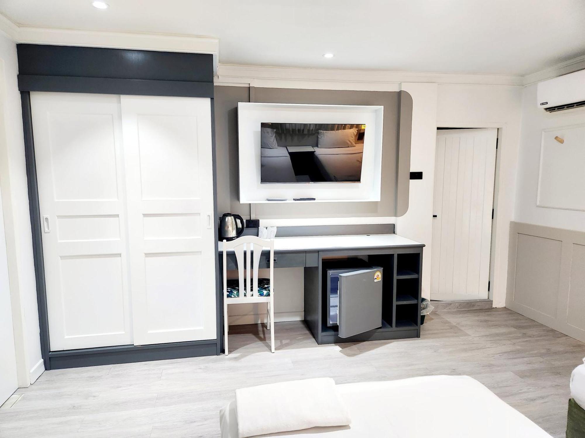 Seatel Phuket, Patong Beach Екстериор снимка