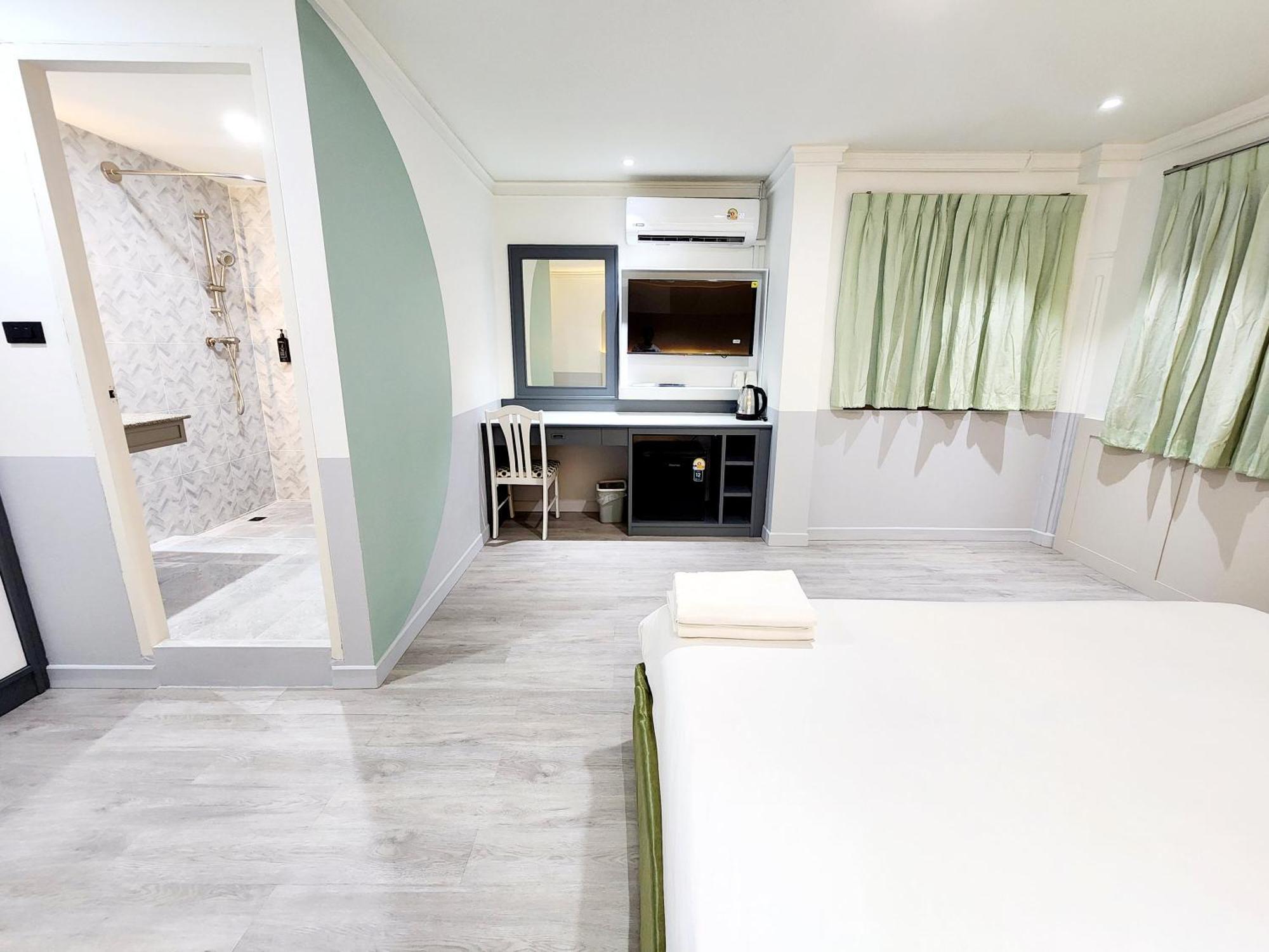 Seatel Phuket, Patong Beach Екстериор снимка