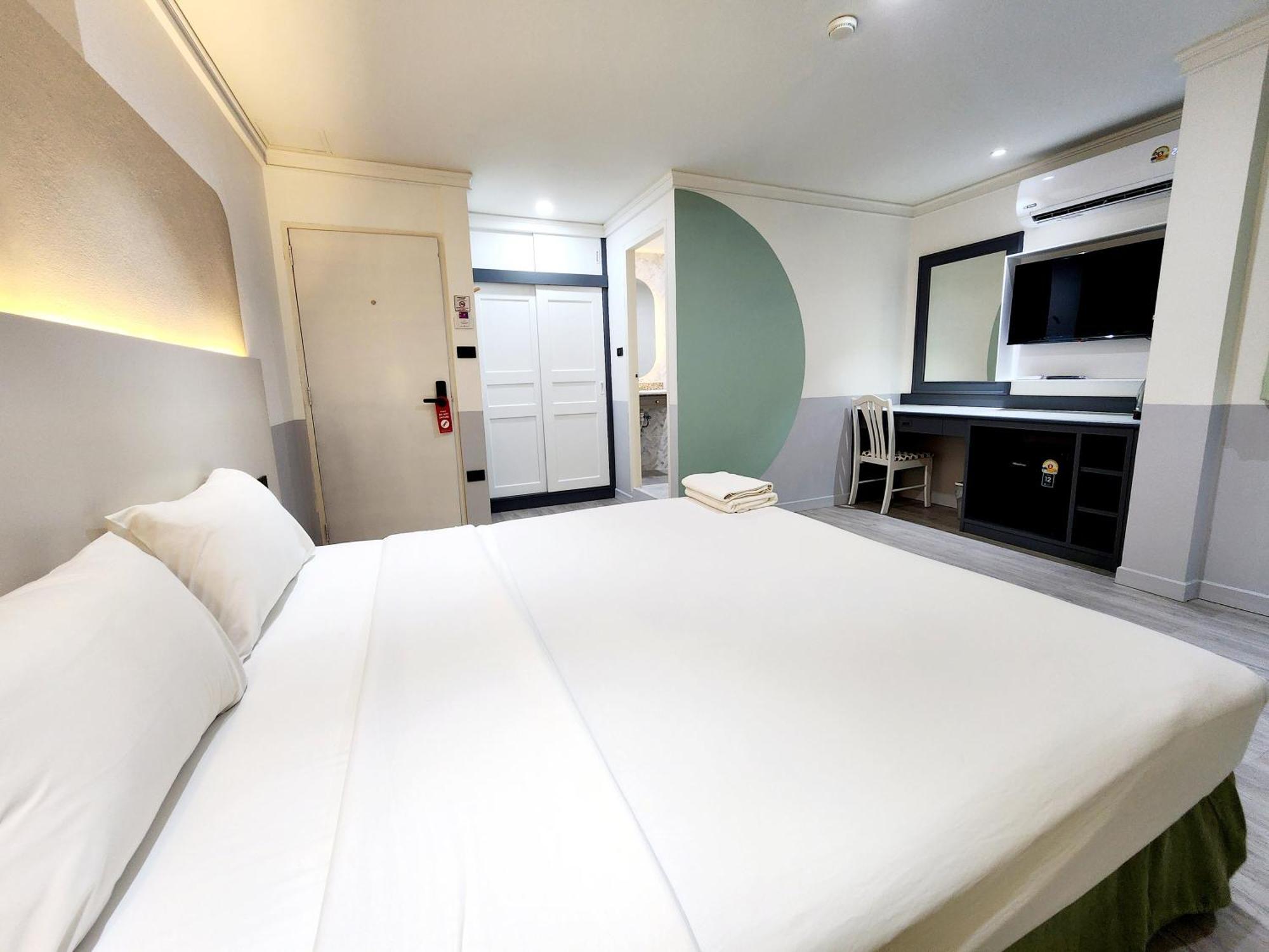 Seatel Phuket, Patong Beach Екстериор снимка