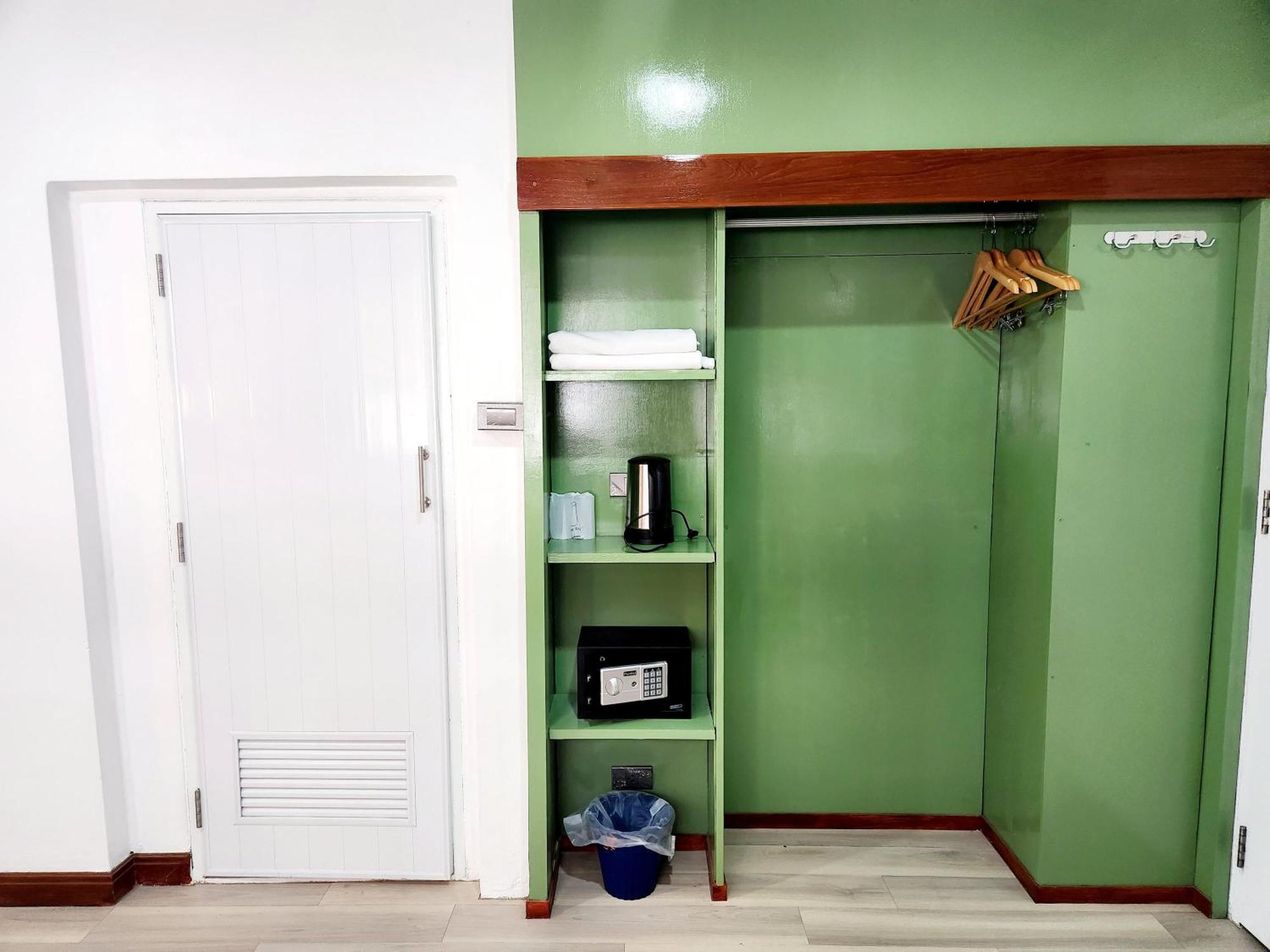Seatel Phuket, Patong Beach Екстериор снимка