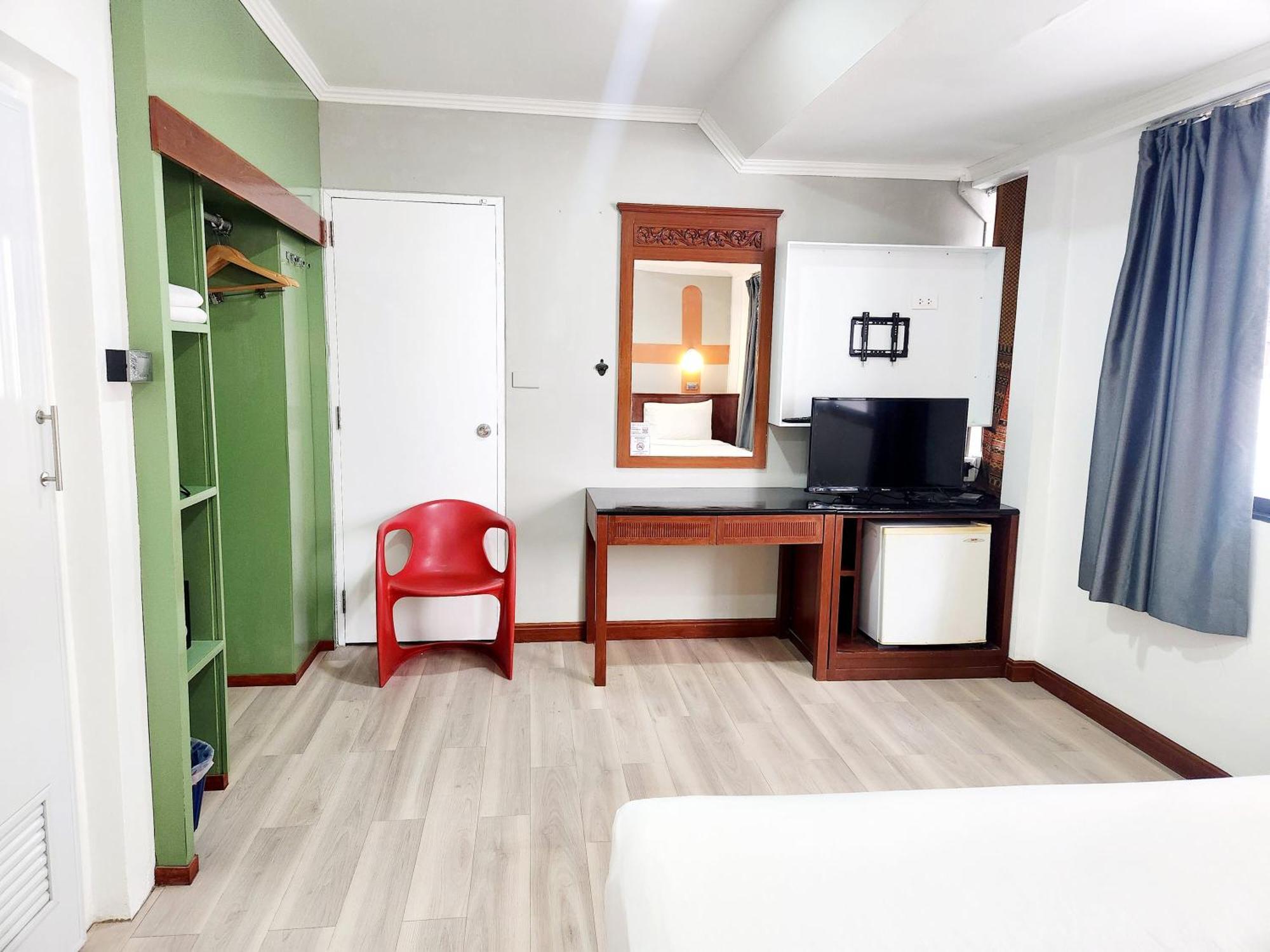 Seatel Phuket, Patong Beach Екстериор снимка