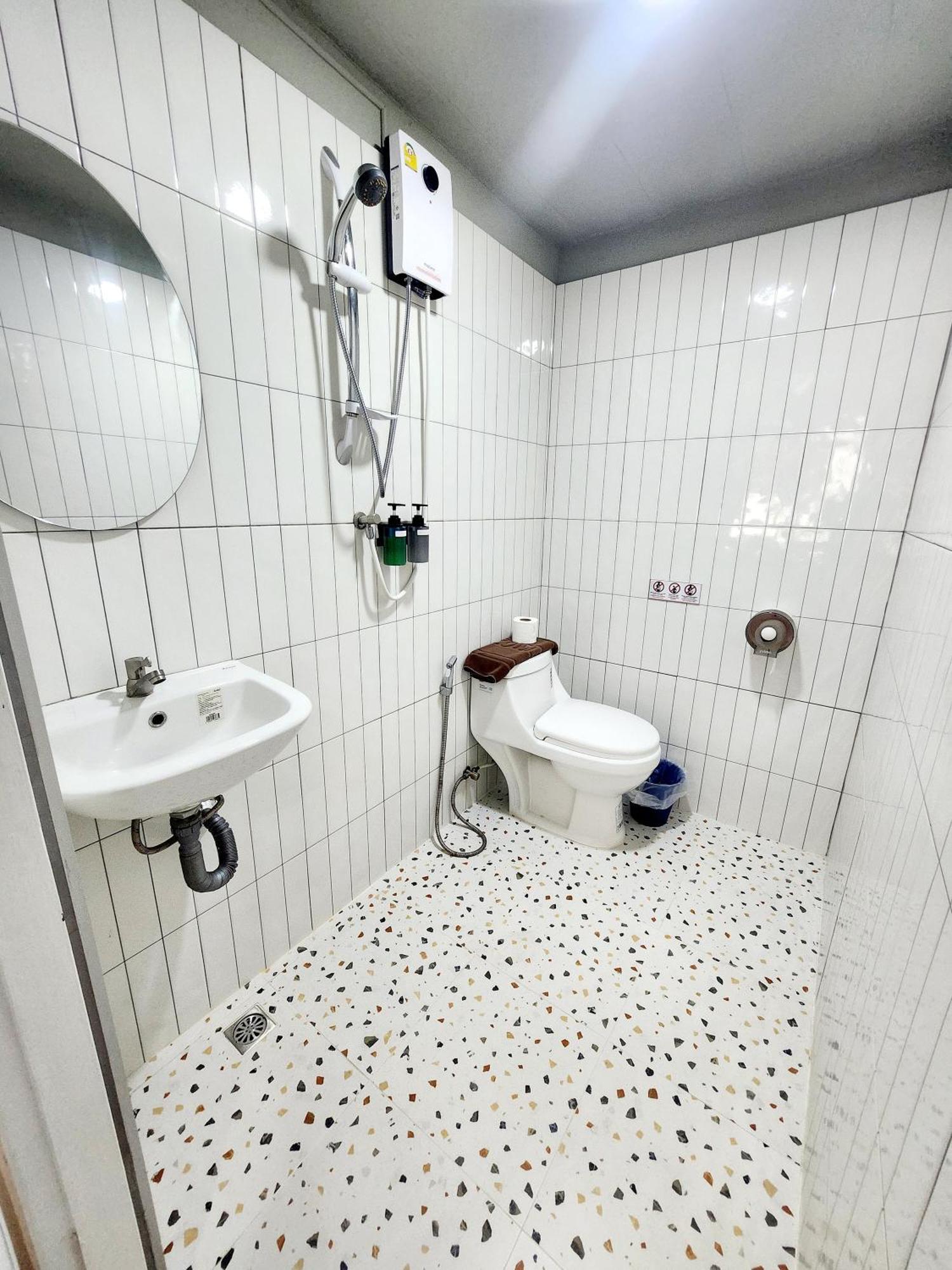 Seatel Phuket, Patong Beach Екстериор снимка