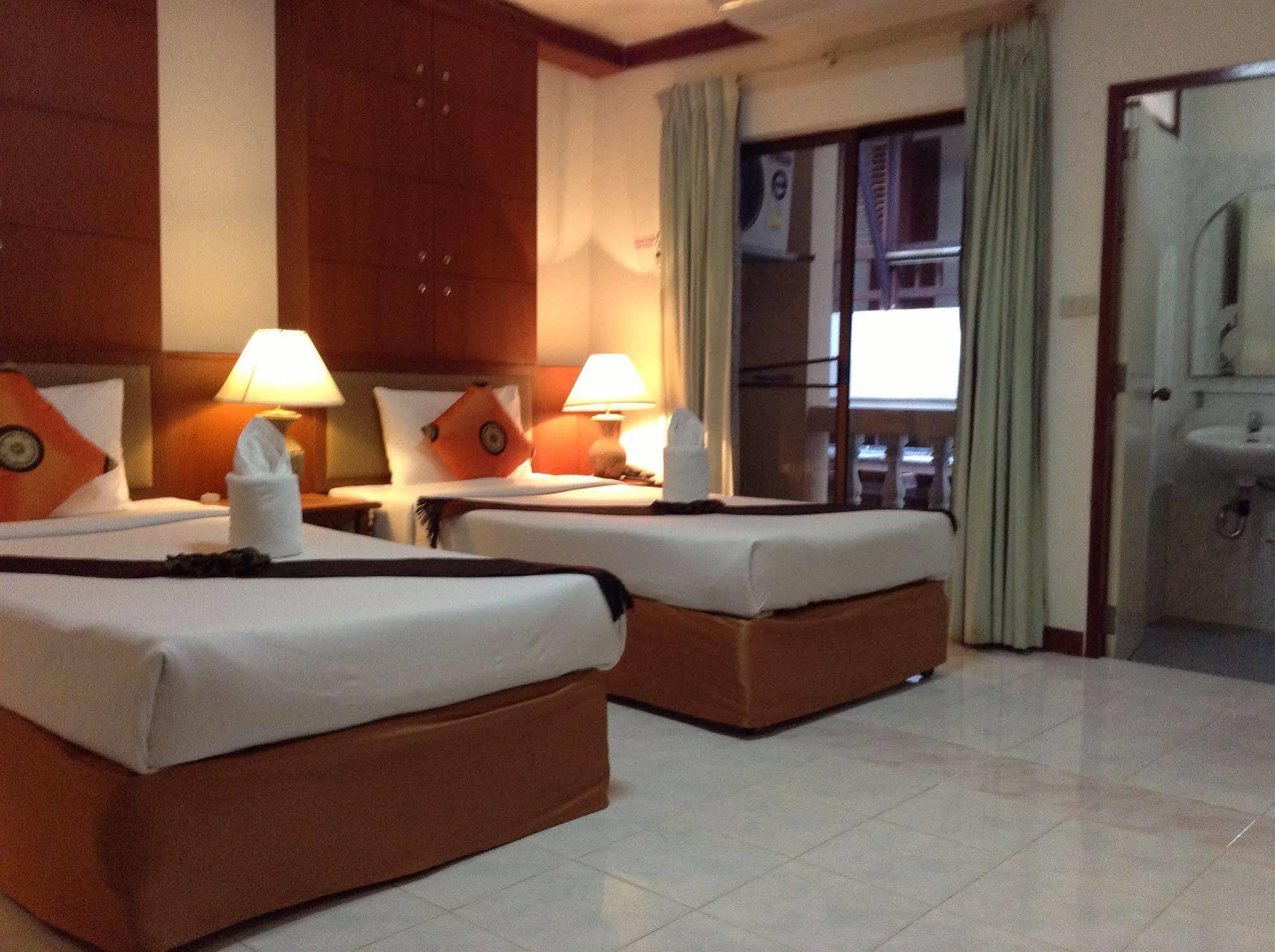 Seatel Phuket, Patong Beach Екстериор снимка